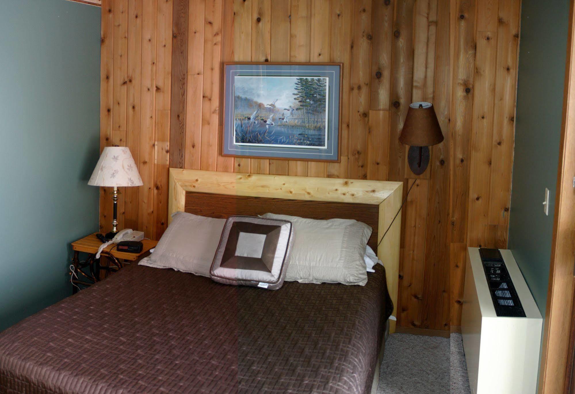 Lakewoods Resort & Golf Namekagon 외부 사진